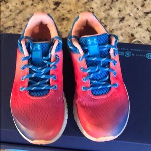 Girls Sz 12 Under Armour tennis shoes